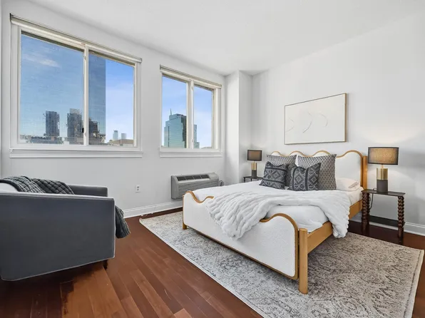 311 Washington Street image 4 of 26