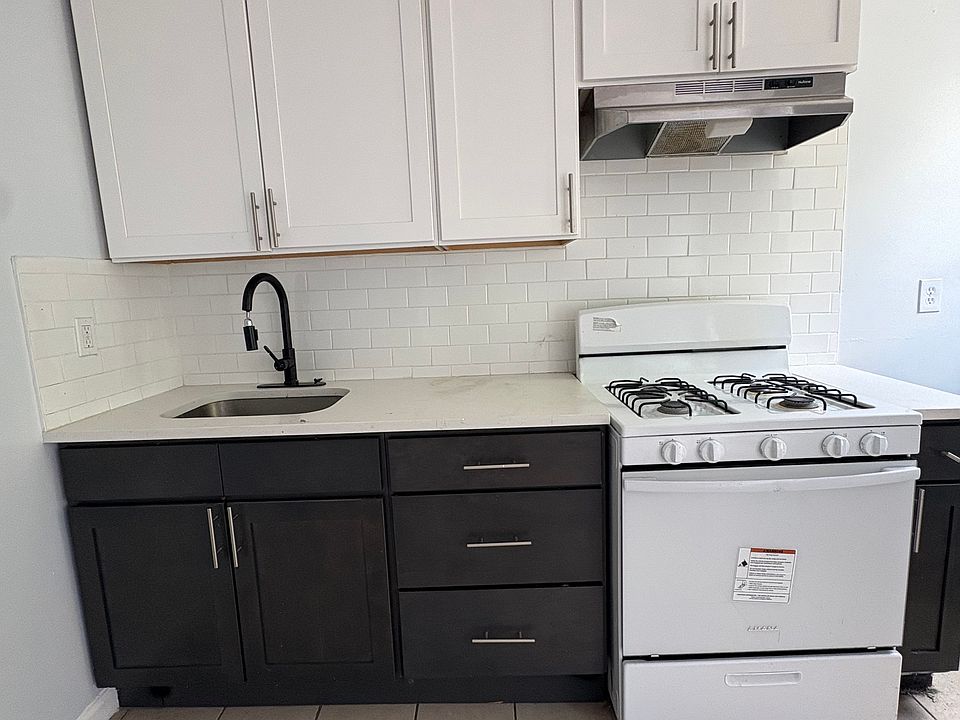 1st image of 139 Garside St Floor 2