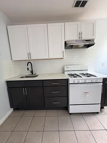 139 Garside St #2 Photo 1