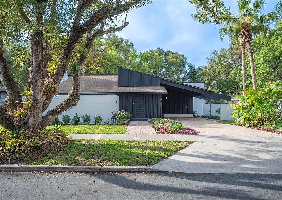 1st image of 210 W PALM DRIVE