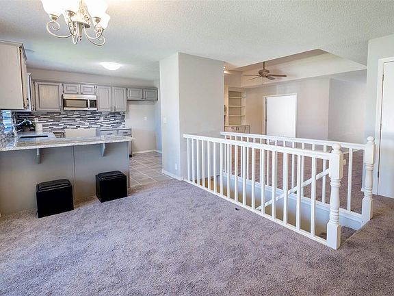 5th image of 135 N Chapel Dr