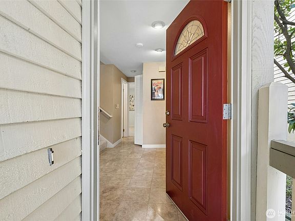 4th image of 4014 57th Avenue SW