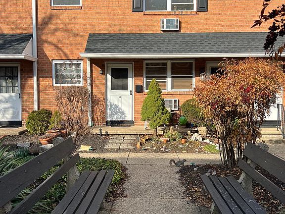3rd image of 340 Woodlawn Ter APT A3