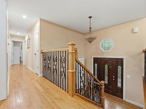 3rd image of 21 Sequoia Rd