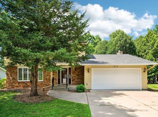 1935 Hythe St, Roseville, MN 55113