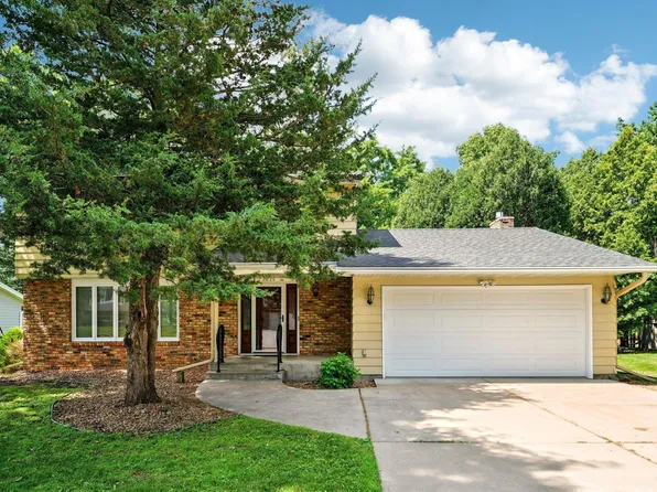 1935 Hythe St, Roseville, MN 55113