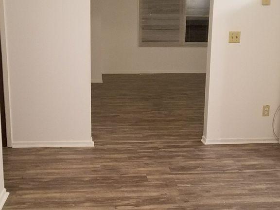 3BR - Eat-in kitchen area