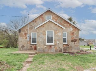 704 Crisp Rd, Lebanon, MO 65536