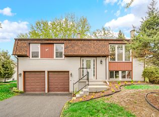 9 Shilling Ct, Bolingbrook, IL 60440