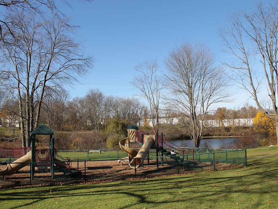 2nd image of 110 Northmore Dr