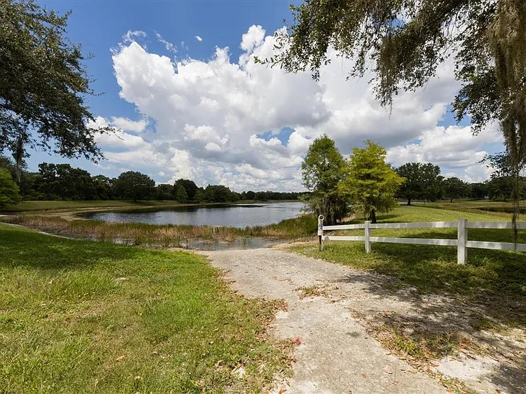 11709 Clubhouse Dr — Photo 34