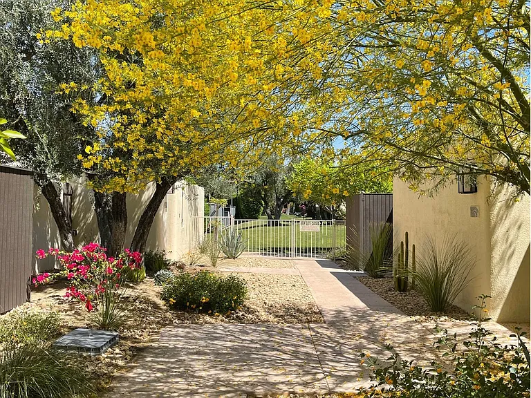 433 N Hermosa Dr — Photo 27