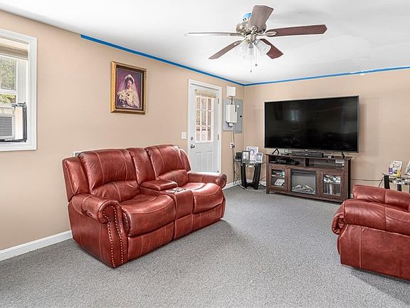3rd image of 33 Arnold Ave