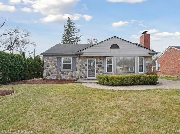 15509 Buckingham Ave, Beverly Hills, MI 48025