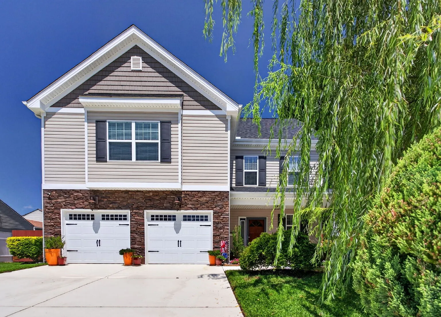 5 bed, 2.5 bath, 2930 sqft, $3,200 — Photo 1