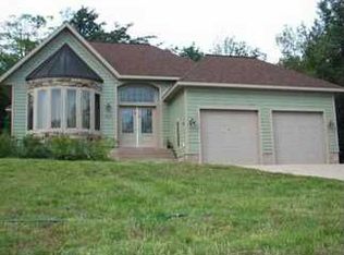 1036 Crestwood Dr, Hancock, MI 49930