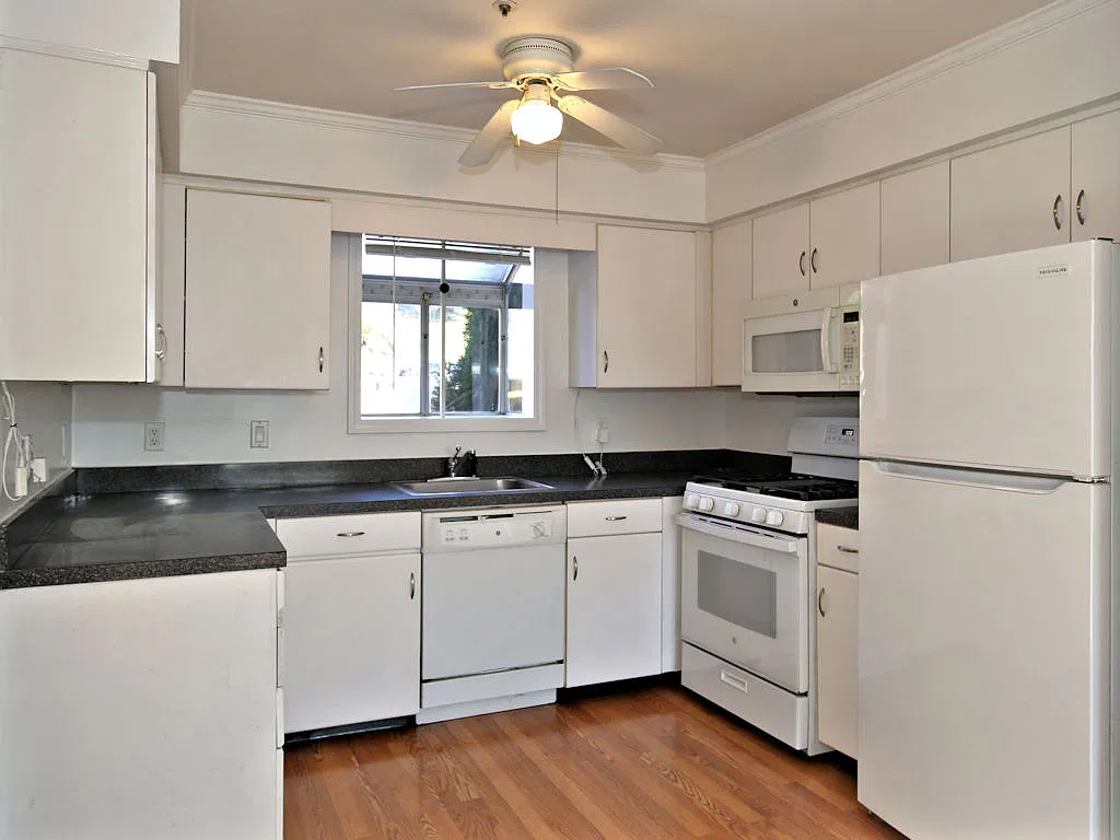 Townhouse for Rent — Photo 2