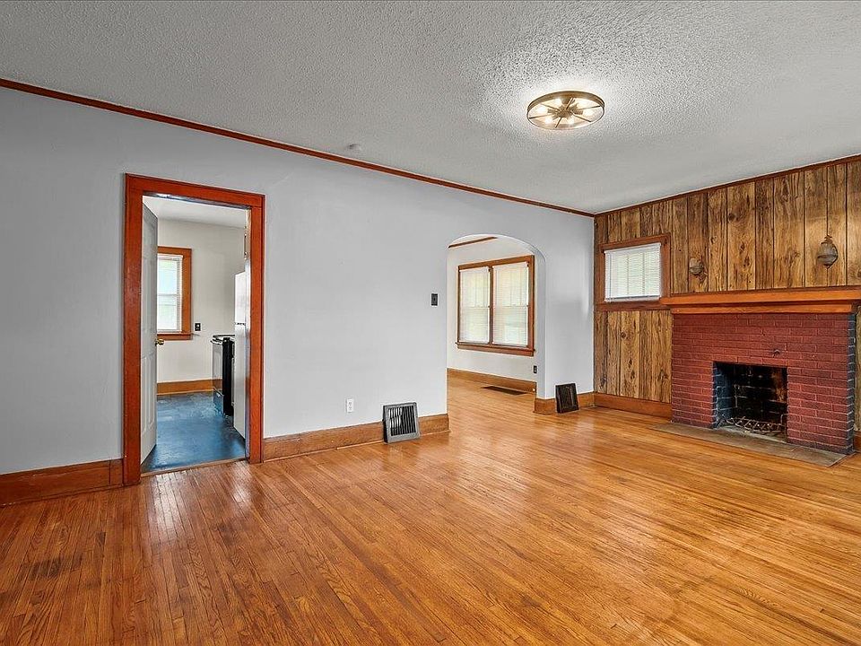 127 Linden Ave, Waterloo, IA 50703 Zillow