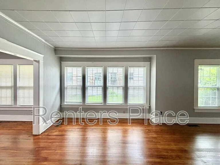 204 S Birch St — Photo 6
