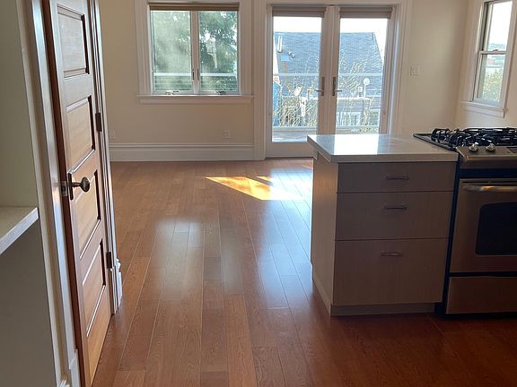 5th image of 250 Missouri St #Top