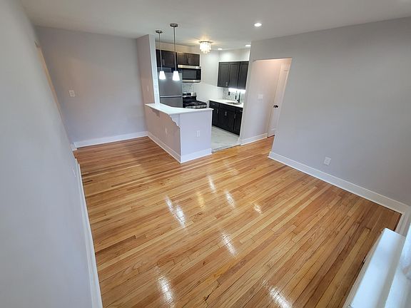 3rd image of 5 Beaumont Pl #2H