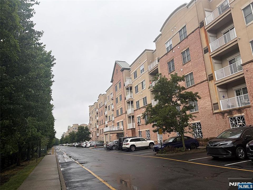 1st image of 1110 Windsor Park Ct