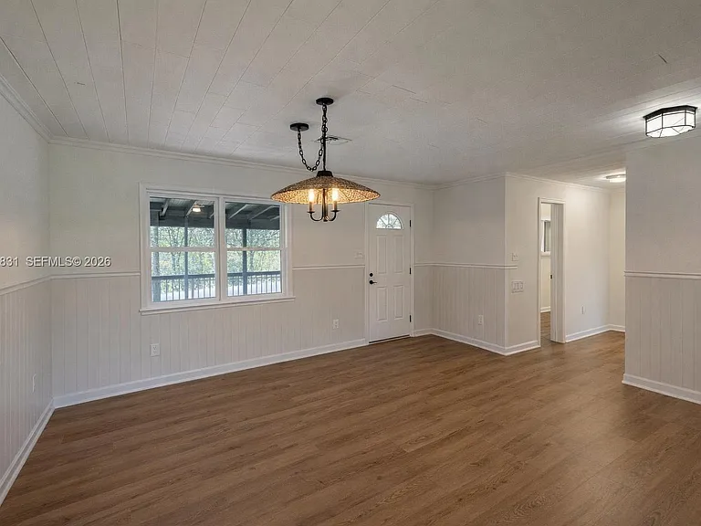 16932 W Calder Dr — Photo 5