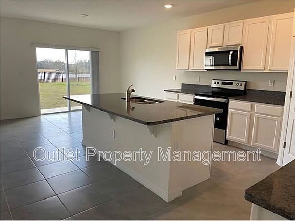 3rd image of 928 Brooklet Dr