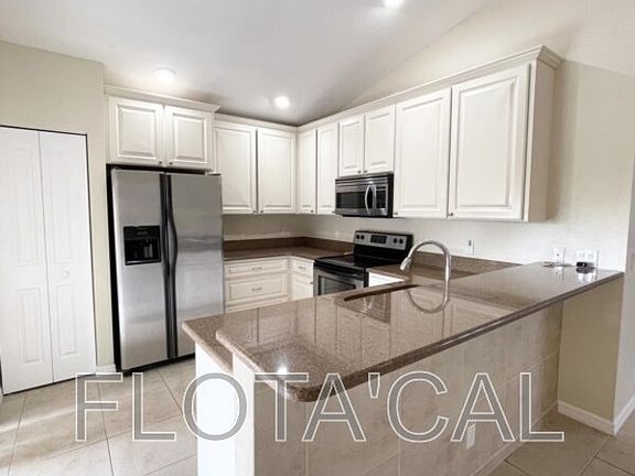 4th image of 225 Rotonda Blvd W APT A