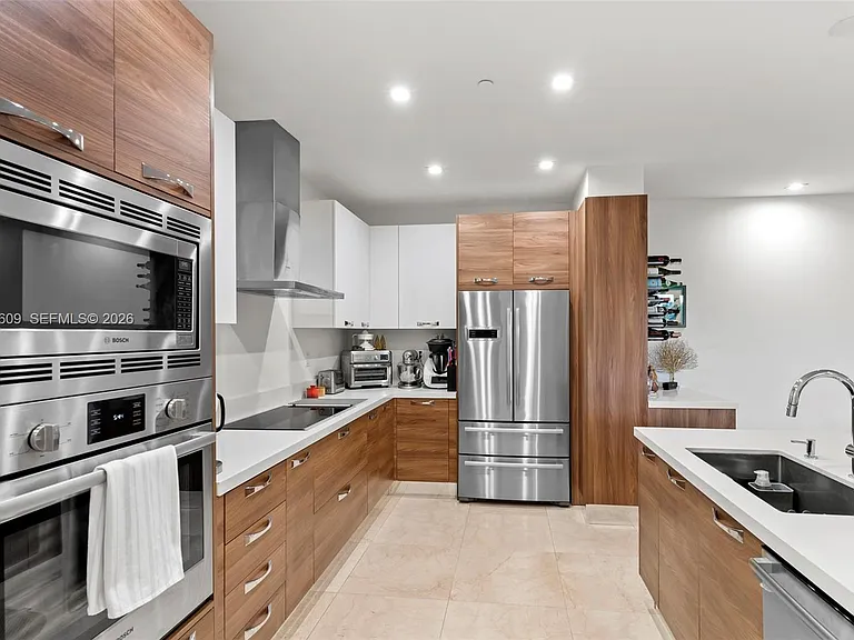 718 Valencia Ave #307 — Photo 6