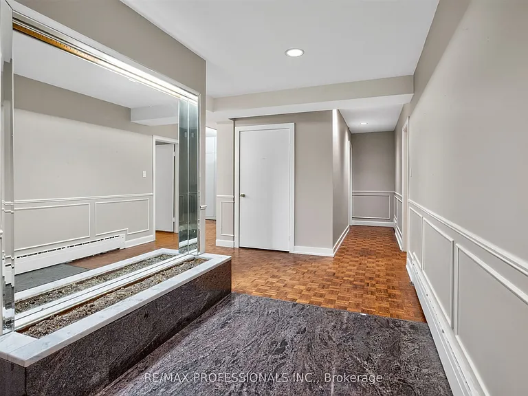 32 Edenbrook Hl — Photo 5