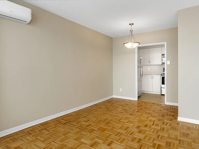 111 Wurtemburg St — Photo 23