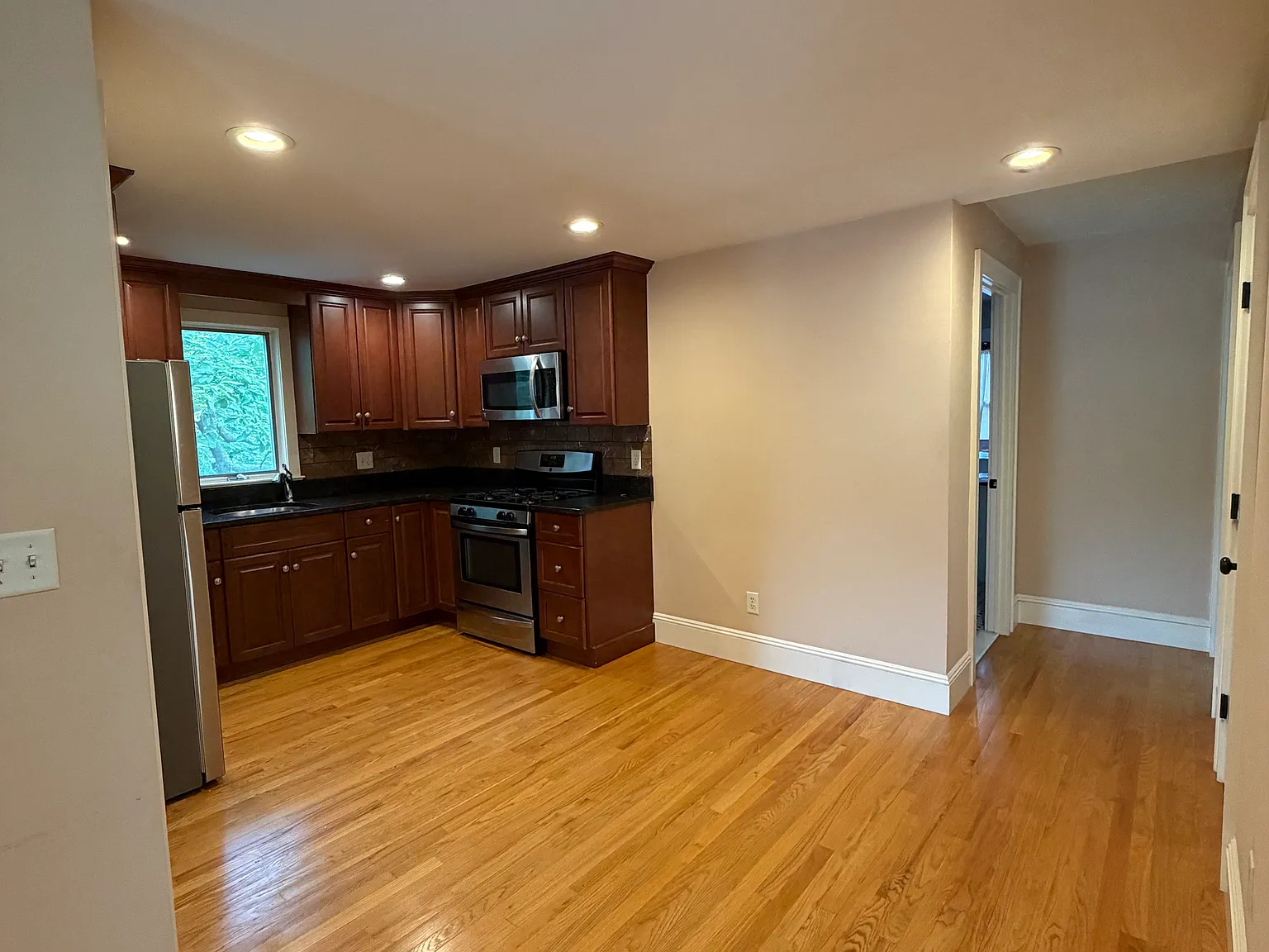 2 bed, 1100 sqft, $2,500 — Photo 4