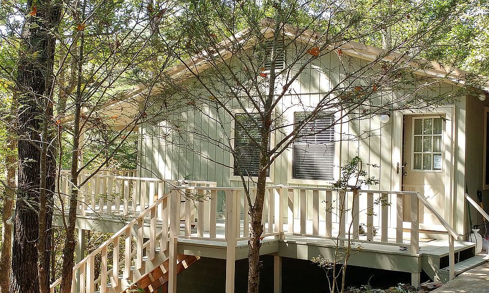 2nd image of 139 Mountain Stream Rd