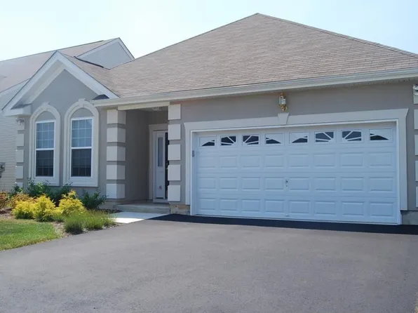 10 Paddock Ct, Dayton, NJ 08810