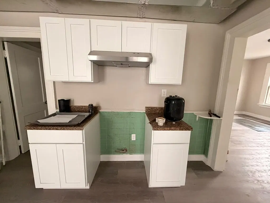 4 bed, $2,400 — Photo 2