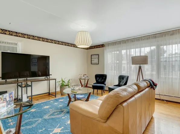 3218 Pleasant Avenue image 4 of 44