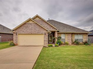 1987 Leslie Beachler Ln, Midwest City, OK 73130