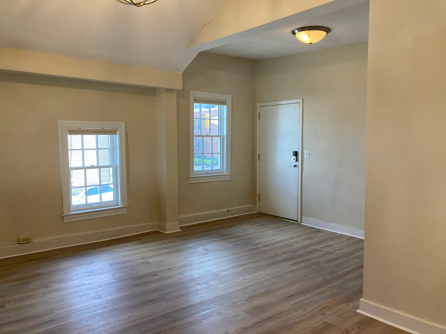 2 bed, 1120 sqft, $2,730 — Photo 3