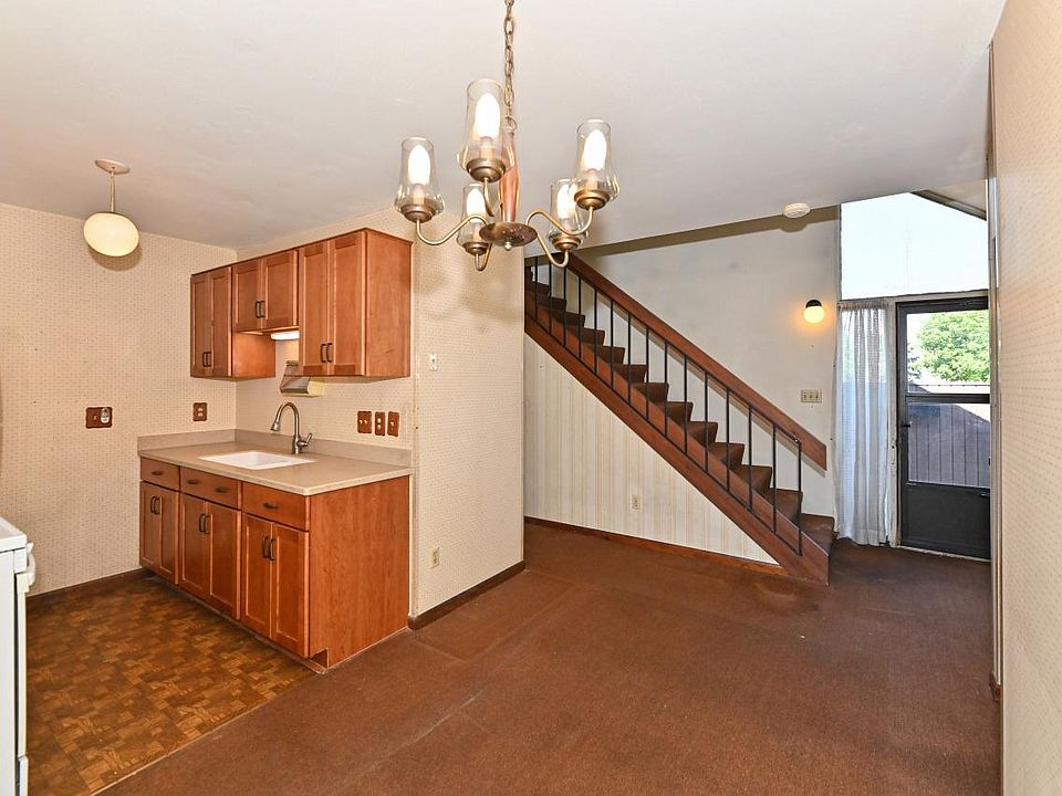 1st image of 1421 West Edgerton AVENUE #L