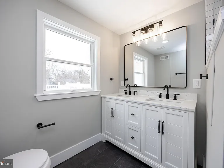 181 W 7th Ave — Photo 25