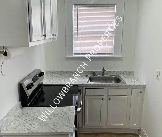 2335 Riverside Ave #1 — Photo 5