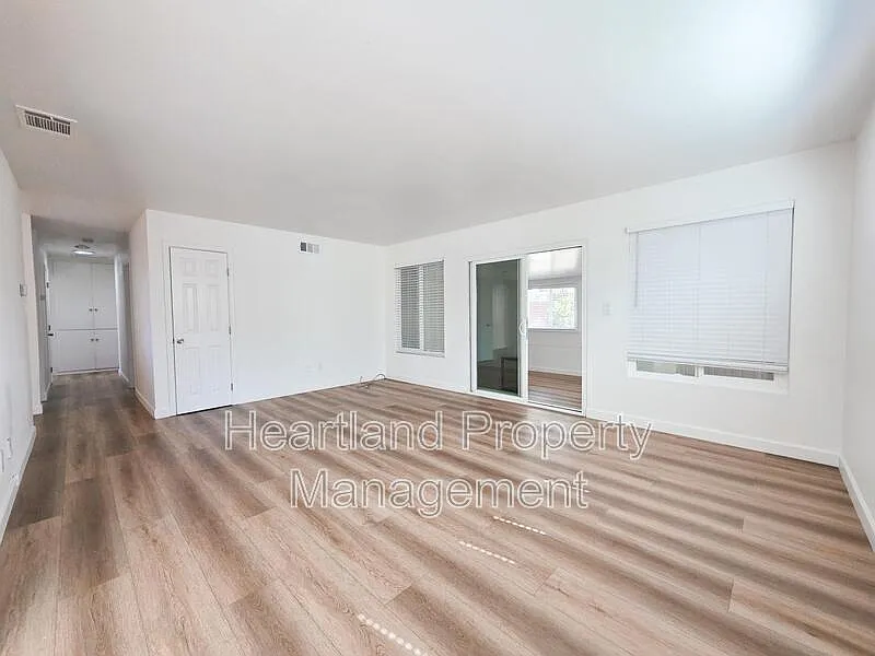 3 bed, 2.0 bath, 1185 sqft, $3,425 — Photo 2