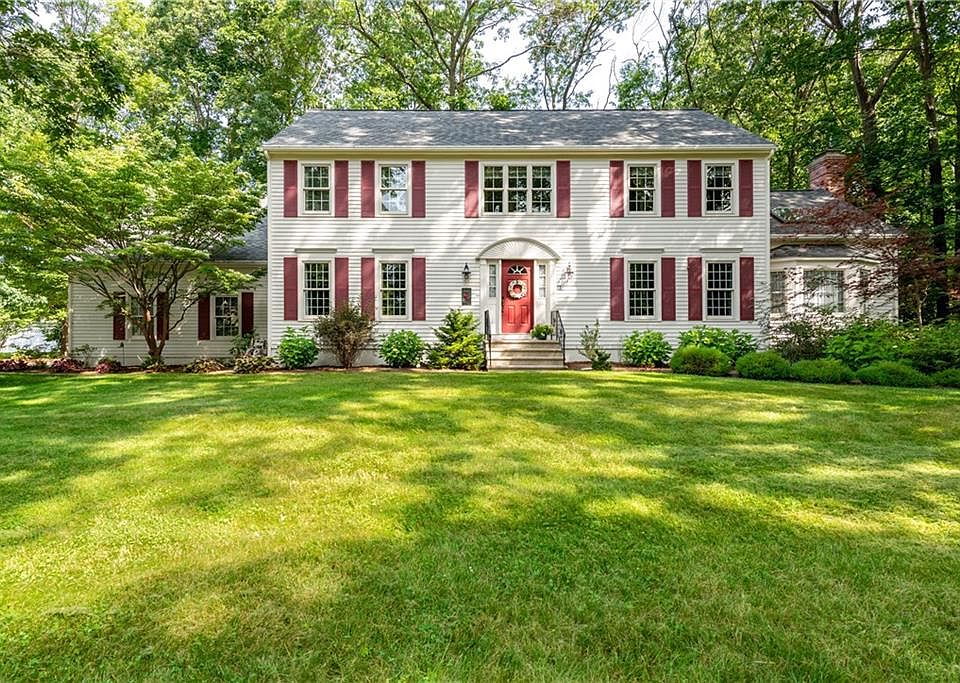 1st image of 17 Stillwater Dr