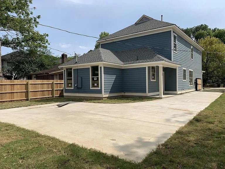 2374 Forrest Ave — Photo 6