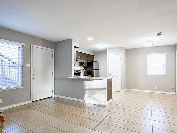 4th image of 4431 Whispering Valley Dr #B