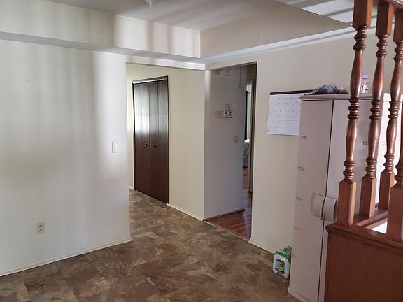 3rd image of 14619 Loveland St