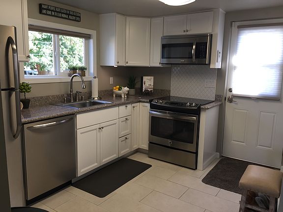4th image of 916 E Everett Ave