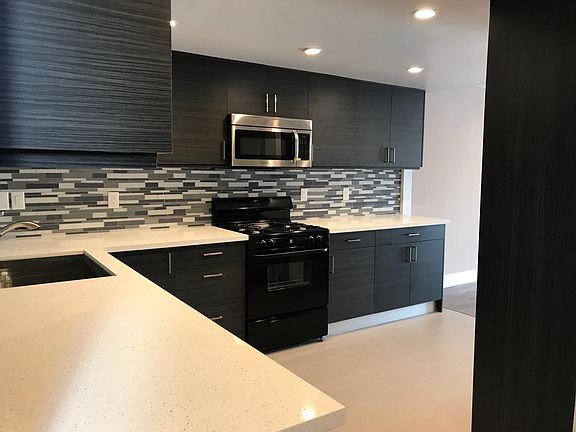3rd image of 333 Burchett St