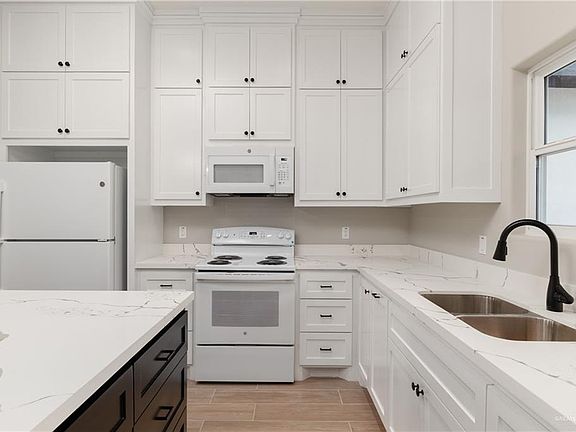 4th image of 1706 Karianna Dr
